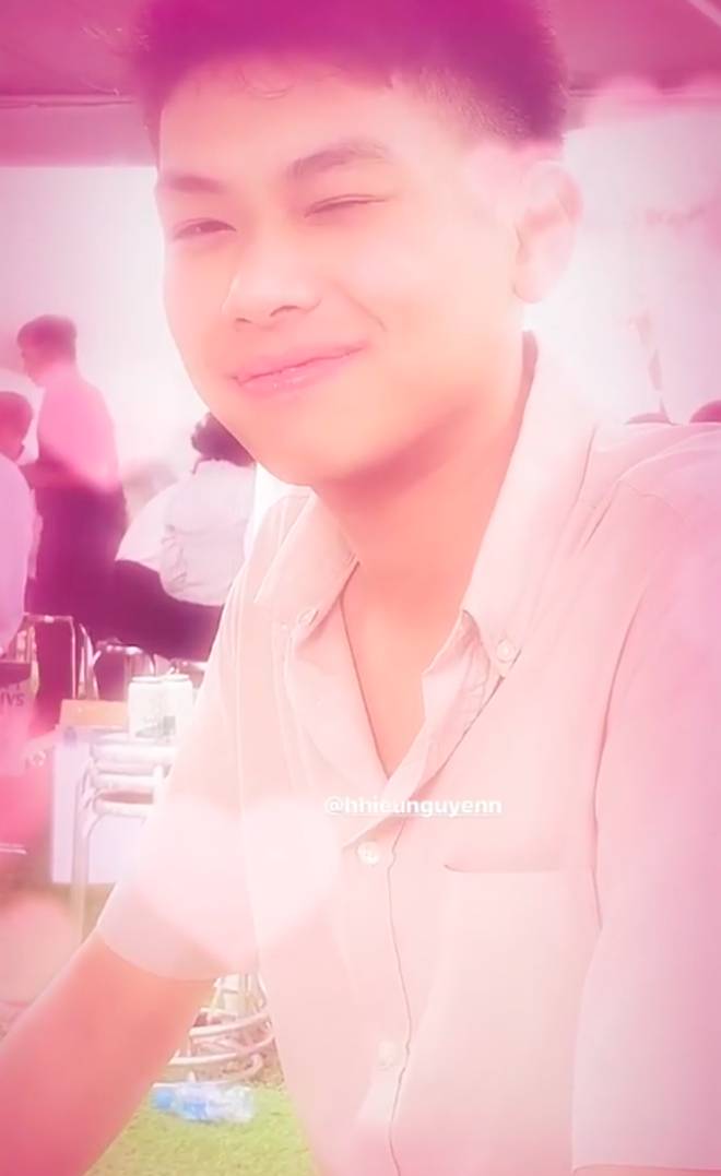 Lâu lắm mới thấy đệ nhất hội anh em nhà giàu Tiên Nguyễn và Phillip Nguyễn tụ họp, riêng cậu út chỉ cần nháy mắt cười duyên một cái là hội mê trai ngất xỉu-5