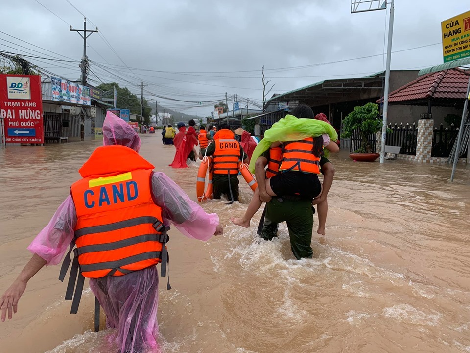 Phú Quốc ngập lịch sử, nghìn người vật lộn trong trận đại hồng thủy-4