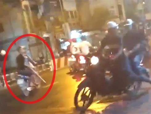 Xe chở rác ngang nhiên chạy giờ cấm, tông chết cháu bé trên phố Hà Nội-2