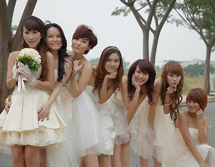 Hội chị em Mây Trắng: Người ly hôn, người mới cưới, người còn độc thân nhưng cứ gặp nhau là lên đồ chất khỏi bàn-1