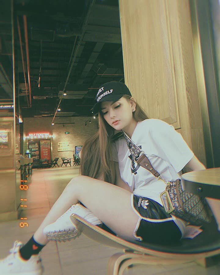 Hội chị em Mây Trắng: Người ly hôn, người mới cưới, người còn độc thân nhưng cứ gặp nhau là lên đồ chất khỏi bàn-11