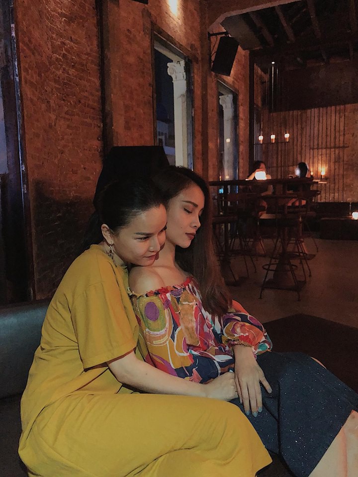 Hội chị em Mây Trắng: Người ly hôn, người mới cưới, người còn độc thân nhưng cứ gặp nhau là lên đồ chất khỏi bàn-19