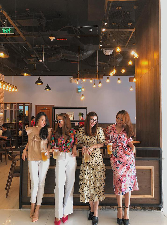 Hội chị em Mây Trắng: Người ly hôn, người mới cưới, người còn độc thân nhưng cứ gặp nhau là lên đồ chất khỏi bàn-20