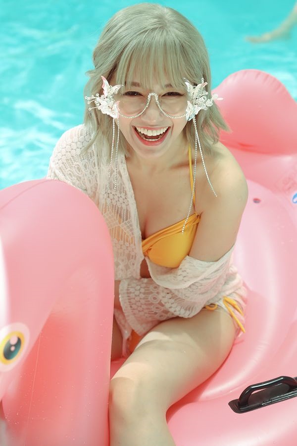 Hari Won diện bikini khoe vòng 1 ‘cực nóng’ nhưng lộ bụng ngấn mỡ-2