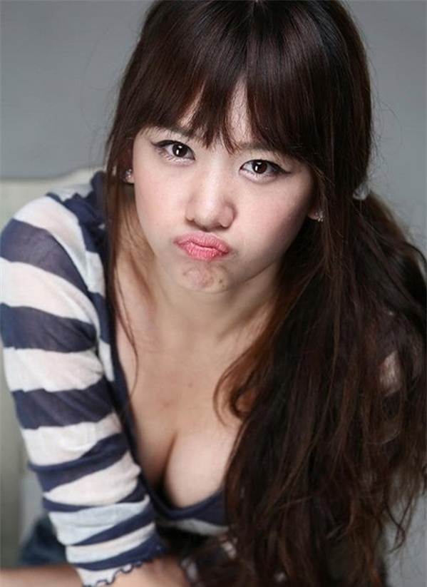 Hari Won diện bikini khoe vòng 1 ‘cực nóng’ nhưng lộ bụng ngấn mỡ-6