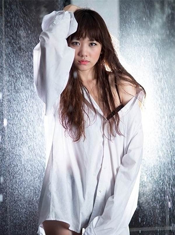 Hari Won diện bikini khoe vòng 1 ‘cực nóng’ nhưng lộ bụng ngấn mỡ-9