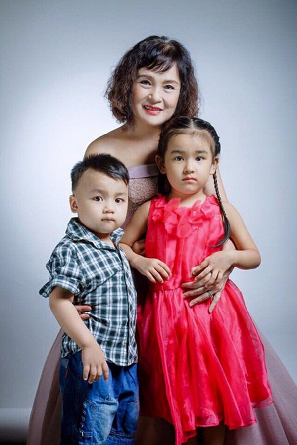 Sau 9 năm chống chọi với bệnh ung thư, cuộc sống của Mỹ nhân màn ảnh thập niên 80 Hoàng Cúc giờ ra sao?-8