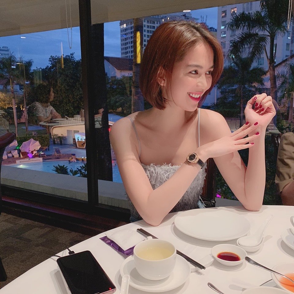 Dù gắng giấu kỹ, Ngọc Trinh vẫn bị soi khuyết điểm gương mặt mà dao kéo không thể can thiệp-7