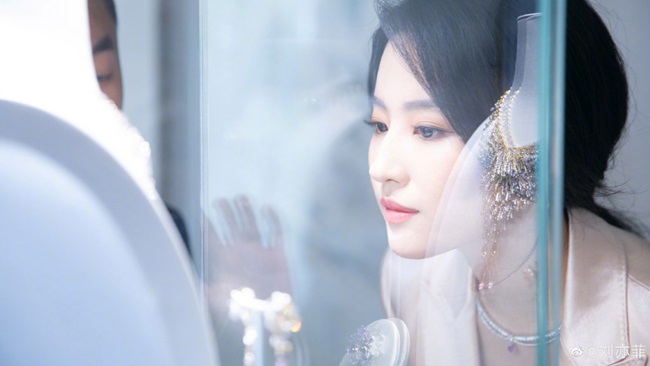 Lưu Diệc Phi lắm khi không hề thần tiên tỷ tỷ: Tròn trùng trục, da xấu, cười hở lợi-3