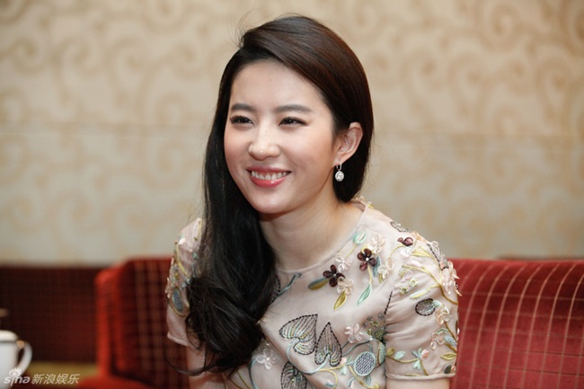 Lưu Diệc Phi lắm khi không hề thần tiên tỷ tỷ: Tròn trùng trục, da xấu, cười hở lợi-5