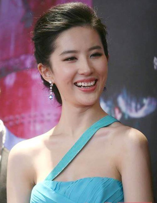 Lưu Diệc Phi lắm khi không hề thần tiên tỷ tỷ: Tròn trùng trục, da xấu, cười hở lợi-8