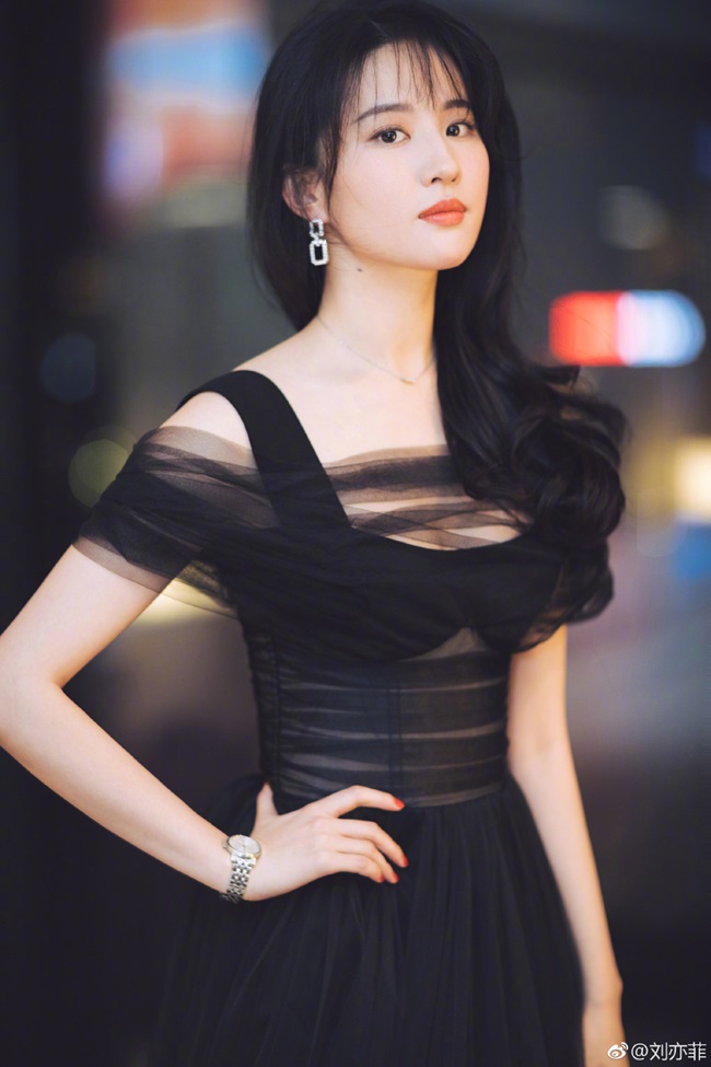 Lưu Diệc Phi lắm khi không hề thần tiên tỷ tỷ: Tròn trùng trục, da xấu, cười hở lợi-18