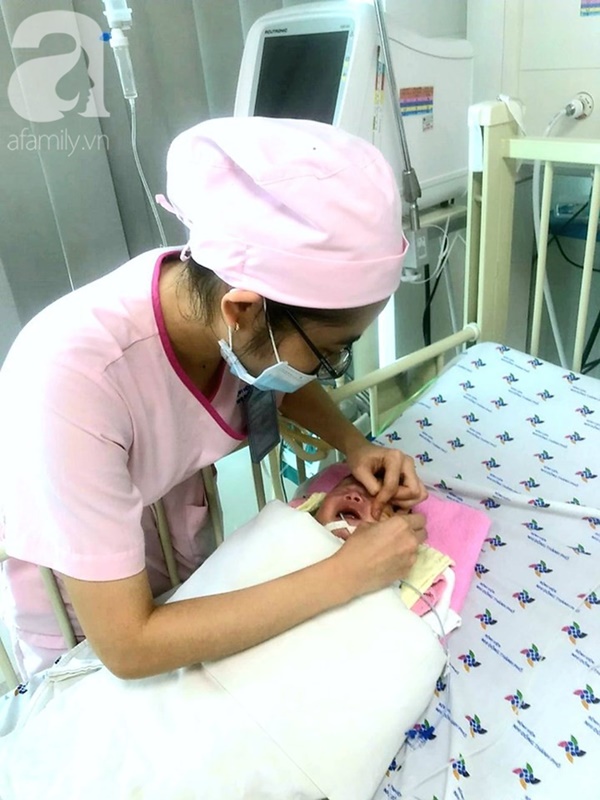 Bé trai 1 ngày tuổi bị suy hô hấp nặng, viêm phổi vì hít phải phân su trong bụng mẹ: Bác sĩ cảnh báo sản phụ lưu ý ngay điều này-5