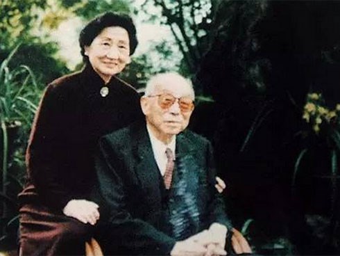 Cái kết của nàng tiểu thư khuê các chấp nhận làm kẻ thứ 3 để đổi lấy 70 năm không danh phận, cuối đời mới được mặc váy cưới