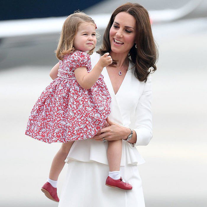 Nổi tiếng dạy con ngoan, Công nương Kate mất điểm vì hành động vô lễ của con gái-1