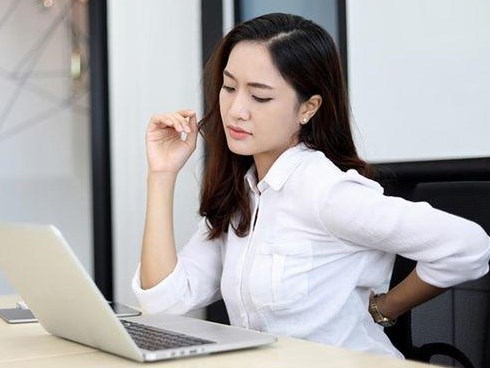 7 thói quen hàng ngày gây hại cho sức khỏe hơn cả hút thuốc lá, rất nhiều người mắc