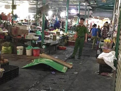 Nghi vấn mâu thuẫn chuyện tình cảm, người phụ nữ bị đâm tử vong tại chợ