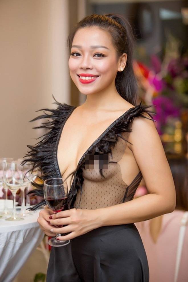 Mỹ nhân Việt đua mốt váy khoét tận rốn: người được khen nức nở, người ê mặt vì phản cảm-12