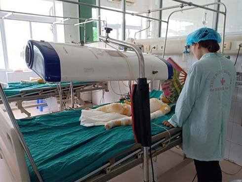 Vụ cô giáo mầm non đốt cồn dạy chống cháy nổ: 3 cháu bé bỏng nặng vẫn nguy kịch