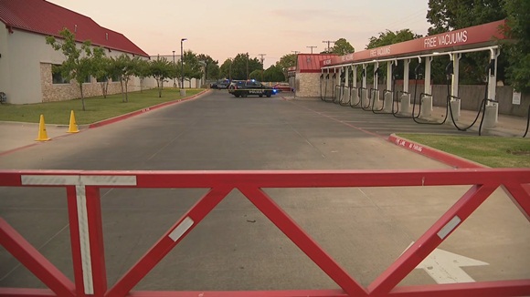 Bỏ quên con trên xe suốt cả ngày trời, đến lúc đi rửa xe, người cha ngã quỵ thấy con gái đã qua đời-1