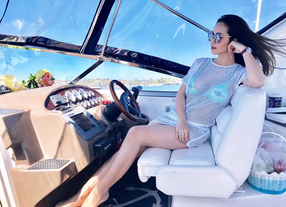 Những bà mẹ 4 con vẫn trẻ đẹp trong showbiz Việt-5