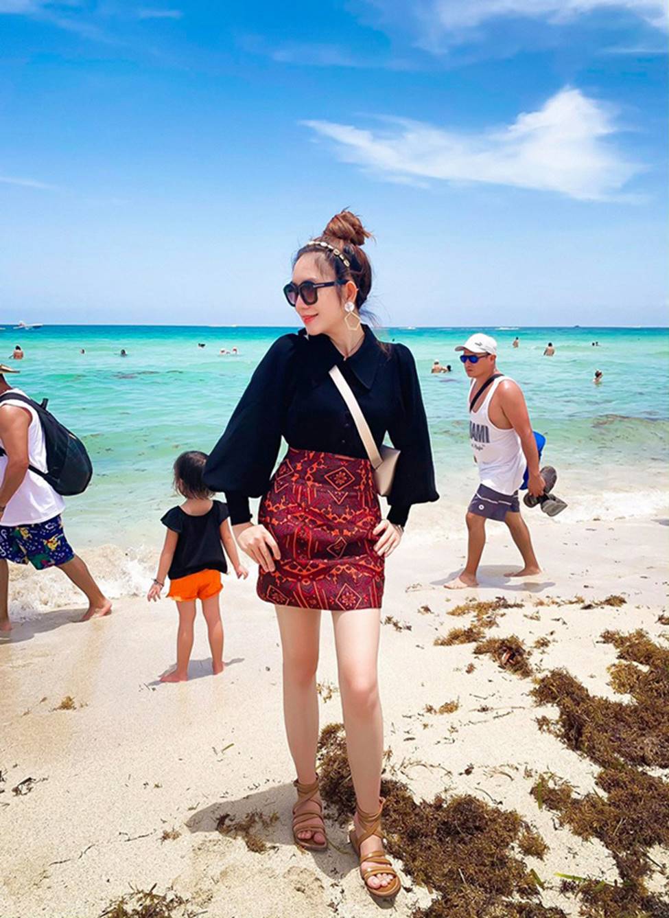 Những bà mẹ 4 con vẫn trẻ đẹp trong showbiz Việt-12