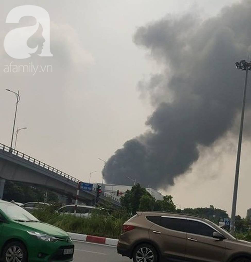 Hà Nội: Cháy dữ dội gần AEON Mall Long Biên khiến hàng trăm người hoảng loạn tháo chạy-2
