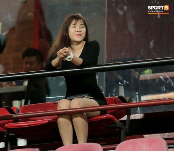 Tan chảy với khoảnh khắc Yến Xuân bịn rịn tạm biệt Văn Lâm trước khi bạn trai đi tập: Sao anh chị chưa làm đám cưới nhỉ?-2