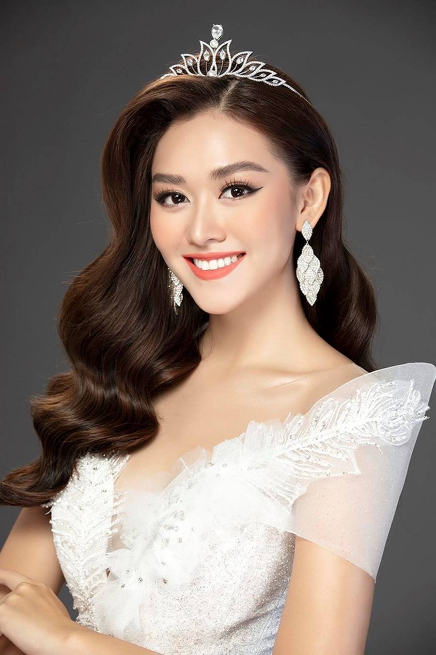 Thùy Linh, Kiều Loan, Tường San thần thái đẹp khó cưỡng ra mắt công chúng-10