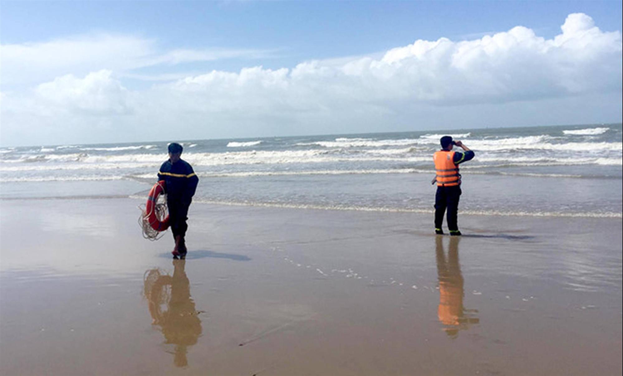 Vụ 4 người đuối nước ở Bình Thuận: Khách phớt lờ cảnh báo sóng lớn-2