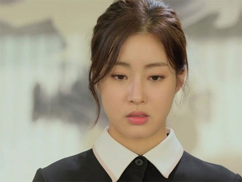 Vừa về tới cổng, chồng bỗng la oai oái rồi đuổi theo cô đồng nát, biết nguyên nhân, tôi chỉ muốn đuổi anh ra khỏi nhà ngay lập tức-3