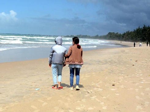 4 người đuối nước ở Bình Thuận: Thương tâm vợ thoát nạn ngóng chồng