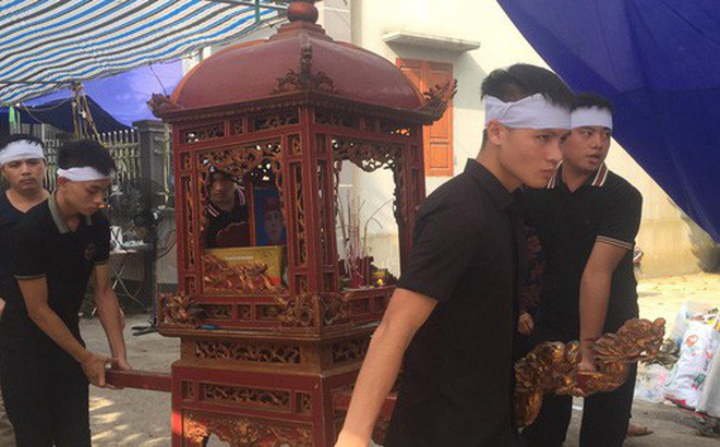 Quang Hải về chịu tang ông nội ngay sau khi lập hat-trick kiến tạo thắng Thanh Hóa-1