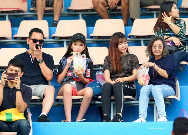 Yến Xuân hộ tống bố và em gái chồng tương lai tới cổ vũ Văn Lâm, nhưng niềm vui không được trọn vẹn-1