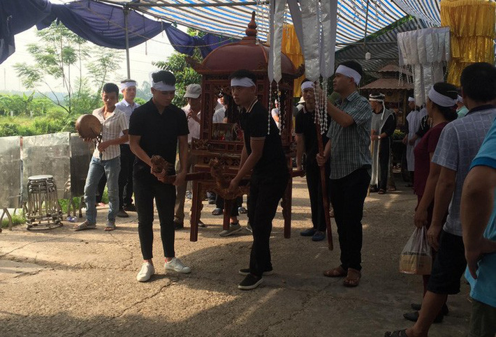 Quang Hải về chịu tang ông nội ngay sau khi lập hat-trick kiến tạo thắng Thanh Hóa-9