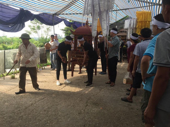 Quang Hải về chịu tang ông nội ngay sau khi lập hat-trick kiến tạo thắng Thanh Hóa-10