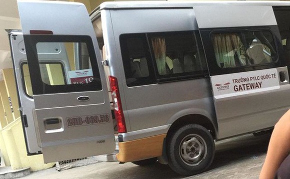 Vụ cháu bé lớp 1 tử vong trên xe đưa đón: Chiếc áo màu đỏ cháu mặc khi lên ô tô đến trường đang ở đâu?-2