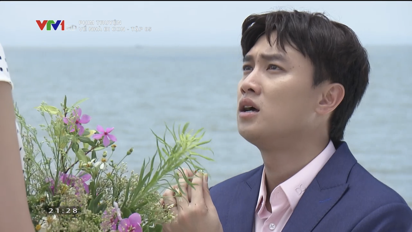 Về nhà đi con kết thúc viên mãn khiến khán giả bật khóc: Vũ quỳ dưới chân Thư sau khi lừa vợ cũ ở phút 89-4