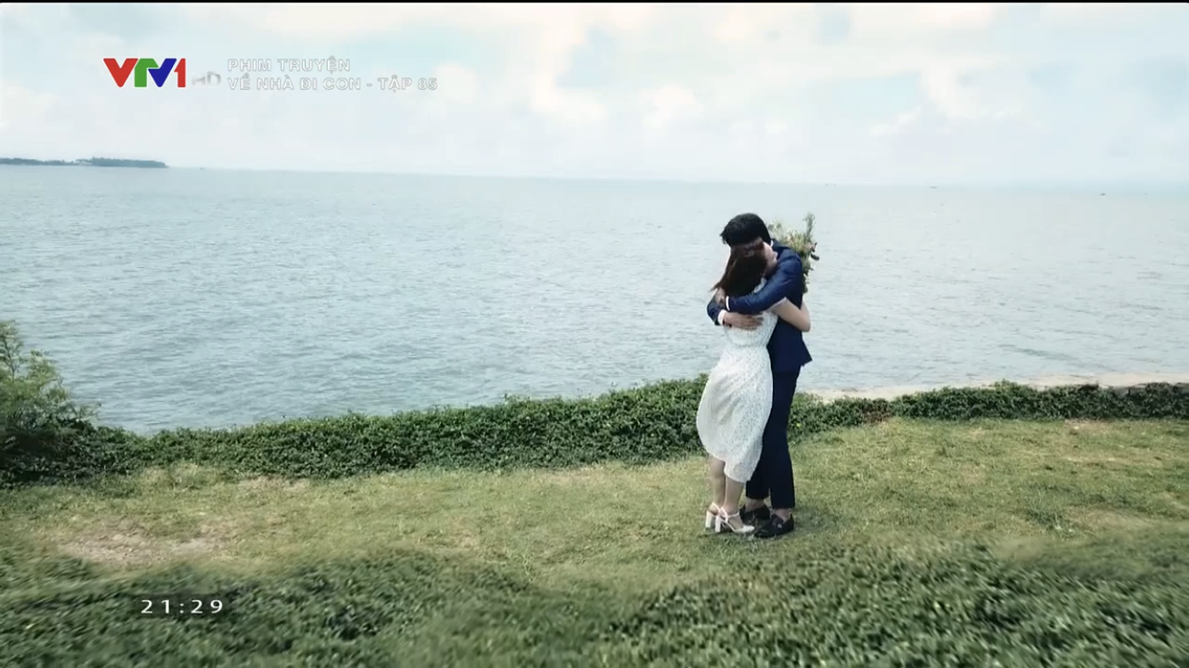 Về nhà đi con kết thúc viên mãn khiến khán giả bật khóc: Vũ quỳ dưới chân Thư sau khi lừa vợ cũ ở phút 89-7