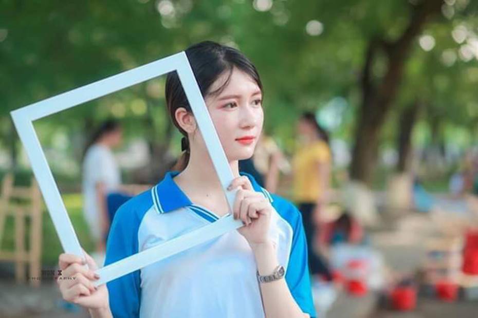 Nữ sinh Bách Khoa gây xôn xao vì đẹp mong manh trong bộ áo quần đồng phục, xem đến ảnh đời thường càng xuất sắc hơn-3