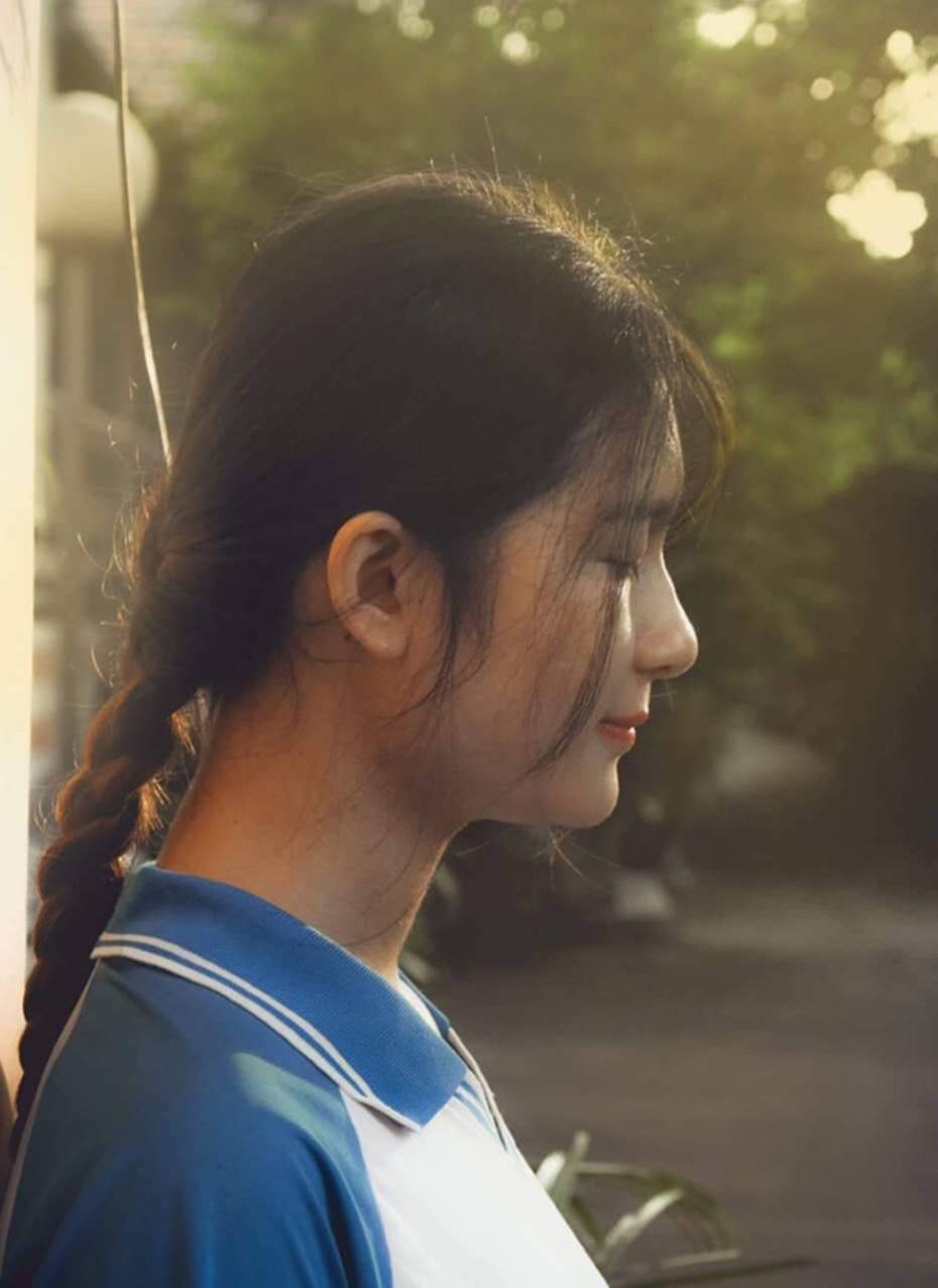 Nữ sinh Bách Khoa gây xôn xao vì đẹp mong manh trong bộ áo quần đồng phục, xem đến ảnh đời thường càng xuất sắc hơn-4