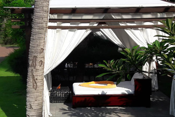 Ngây ngất sau bữa tiệc công ty, nữ trưởng phòng làm chuyện tày đình với đồng nghiệp-1