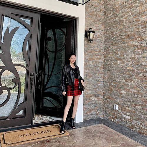 Lệ Quyên U40 vẫn tự tin diện croptop, áo hai dây đẹp mê ly chẳng khác gì gái 20-9