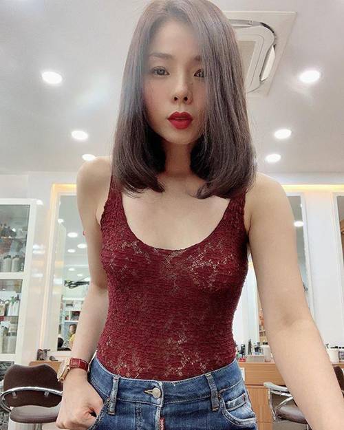 Lệ Quyên U40 vẫn tự tin diện croptop, áo hai dây đẹp mê ly chẳng khác gì gái 20-5