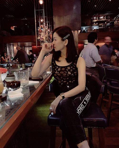 Lệ Quyên U40 vẫn tự tin diện croptop, áo hai dây đẹp mê ly chẳng khác gì gái 20-6