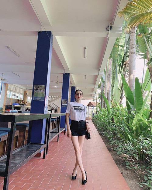 Lệ Quyên U40 vẫn tự tin diện croptop, áo hai dây đẹp mê ly chẳng khác gì gái 20-8