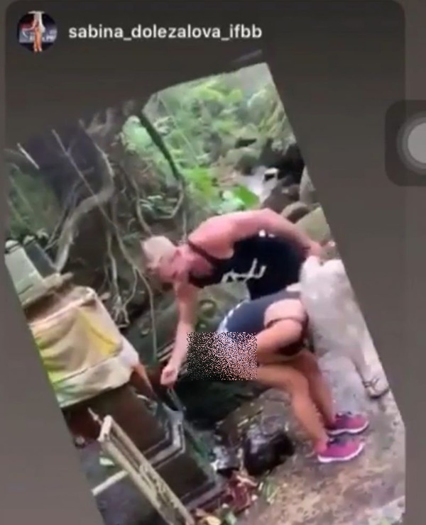 Cặp đôi hot Instagram khiến dư luận phẫn nộ vì dám dùng nước thiêng ở Bali để rửa mông-2
