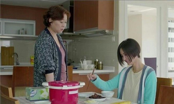 Ở cữ ngày nào mẹ chồng cũng cho ăn cơm rau mà hàng xóm sang chơi lại được dịp thể hiện, con dâu khôn khéo nói 1 câu khiến mẹ chồng xấu hổ-2