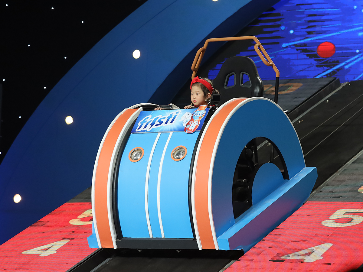 Bé 5 tuổi 3 lần vô địch Nhanh như chớp nhí: Chị Ba bất biến là ai mà khiến hàng loạt sao Việt phát cuồng?-4