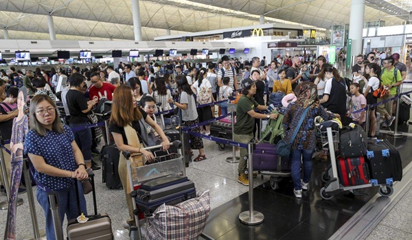Sân bay Hong Kong thất thủ, chủ homestay Việt bị ế phòng-1